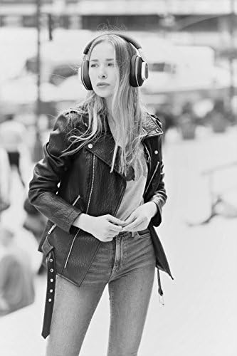 Elevate Your Sound Experience with AO M7 Over-Ear Wireless Bluetooth Headphones – Premium Active Noise Cancellation, Luxurious Comfort for All-Day Listening, and Remarkable 20-Hour Battery Life for Audiophiles on the Move
